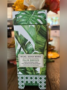 Michel Design Works Palm Breeze Lotion - Tropical Green Leaf Print